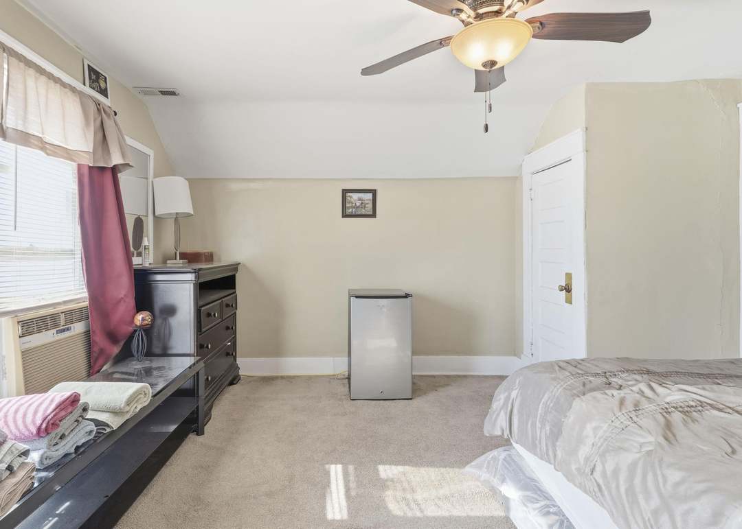 305 E Elm Street — photo 4