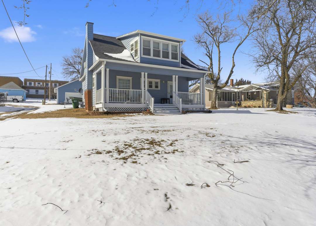 305 E Elm Street — photo 9