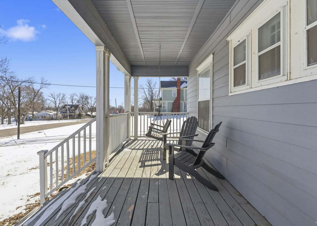 305 E Elm Street — photo 11
