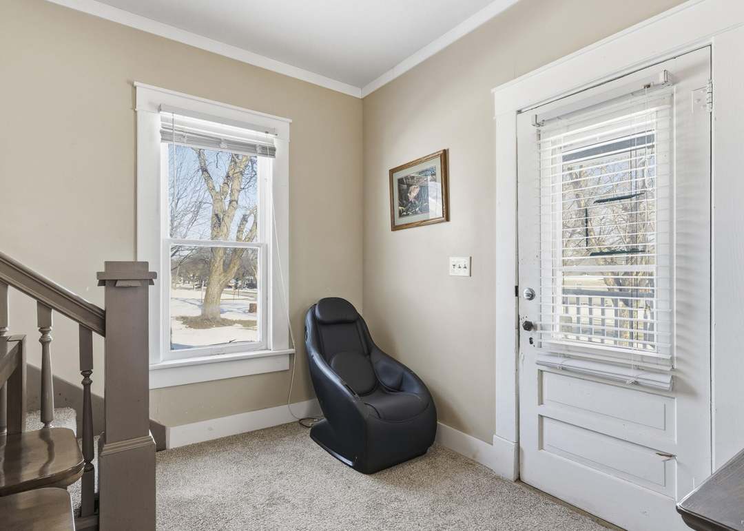 305 E Elm Street — photo 13