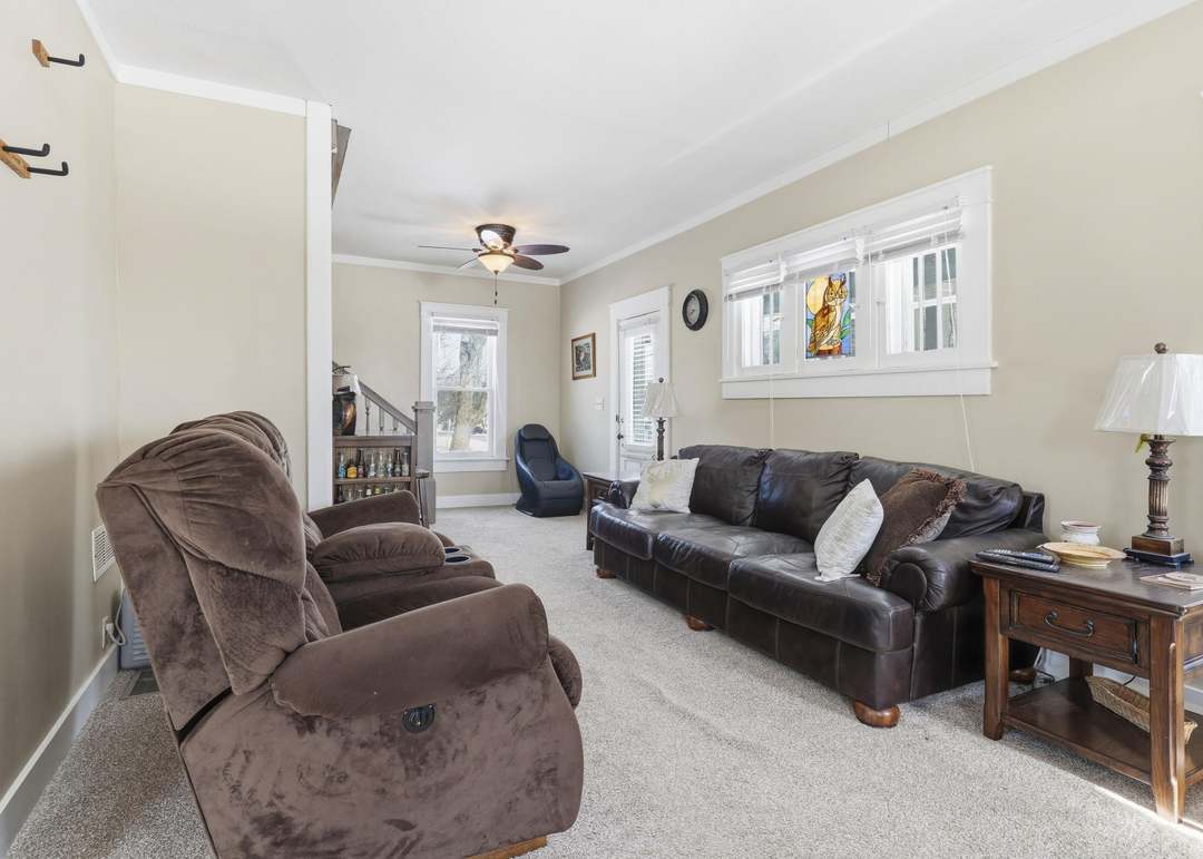 305 E Elm Street — photo 14