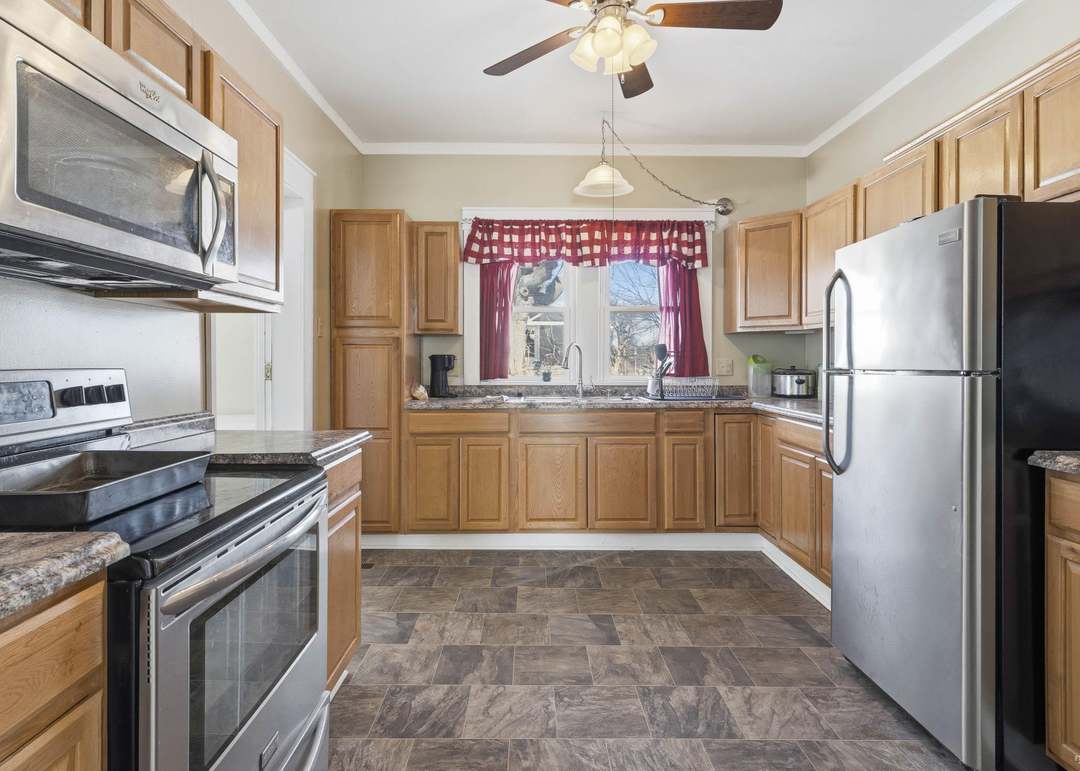 305 E Elm Street — photo 16