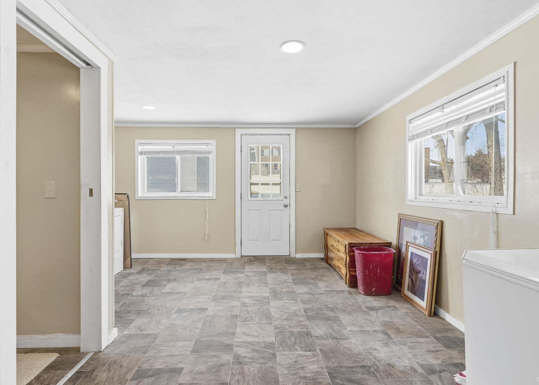 305 E Elm Street — photo 18