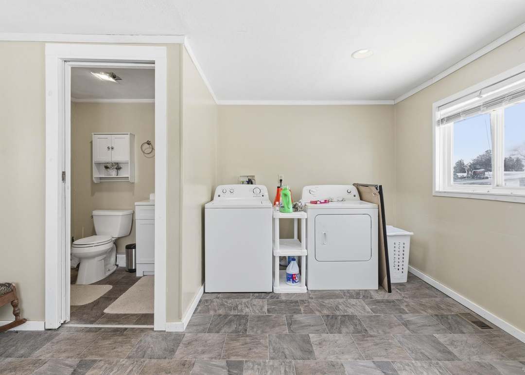 305 E Elm Street — photo 19