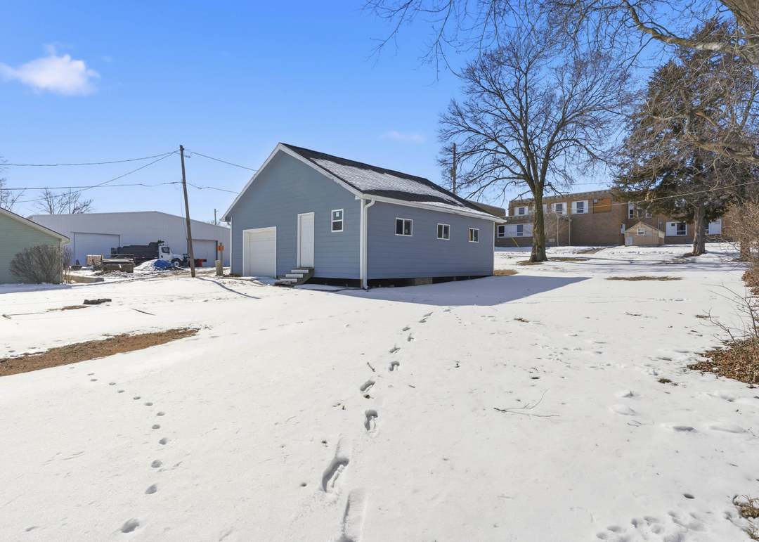 305 E Elm Street — photo 31