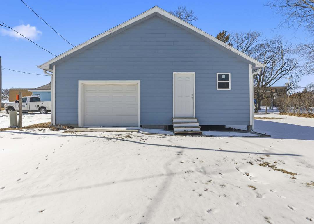 305 E Elm Street — photo 34