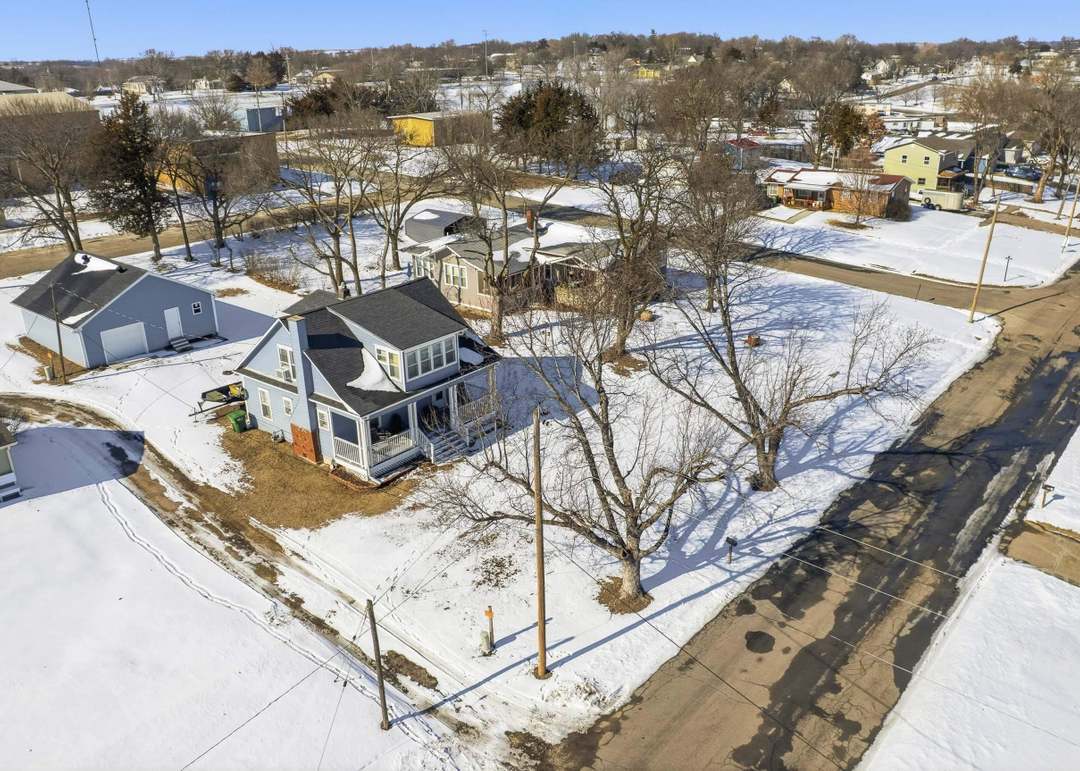 305 E Elm Street — photo 39