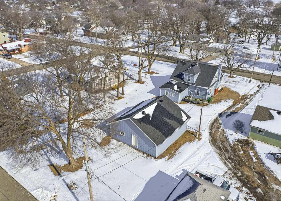 305 E Elm Street — photo 42