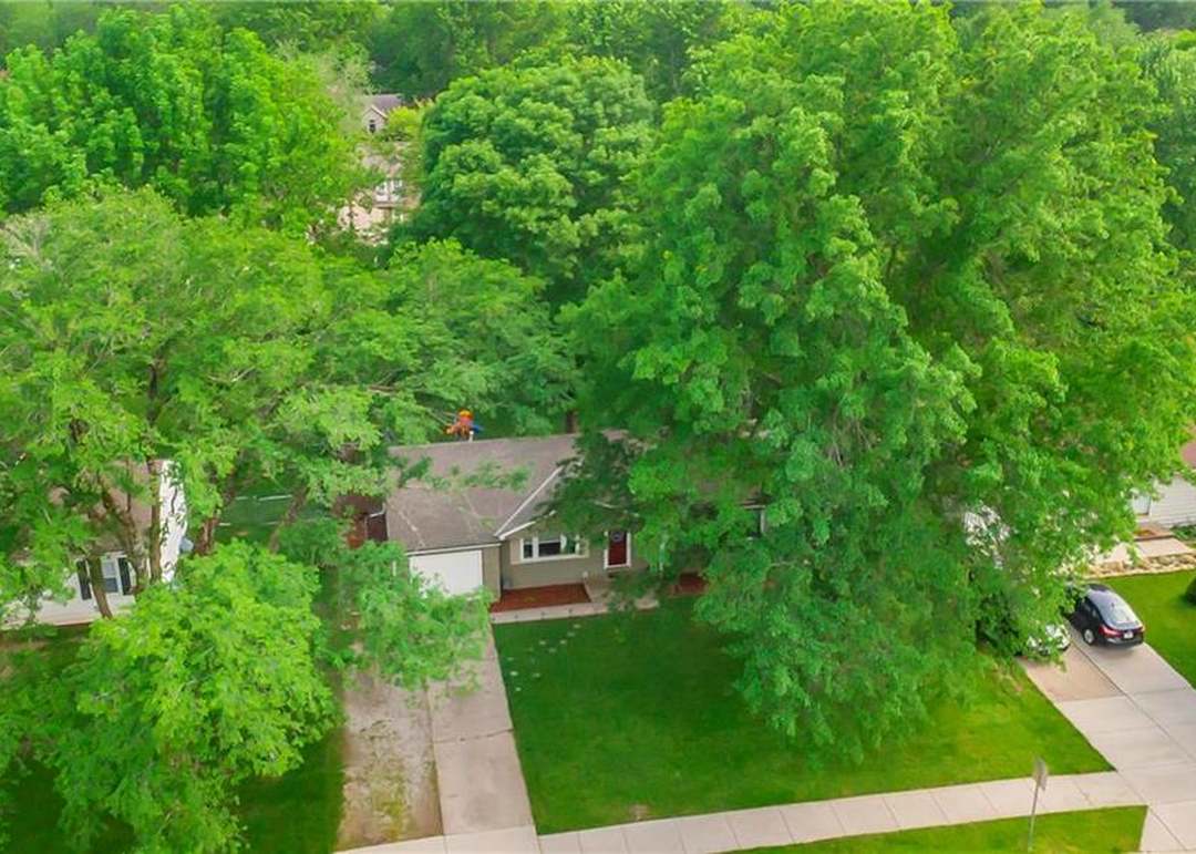 305 NE Orchard Street — photo 8