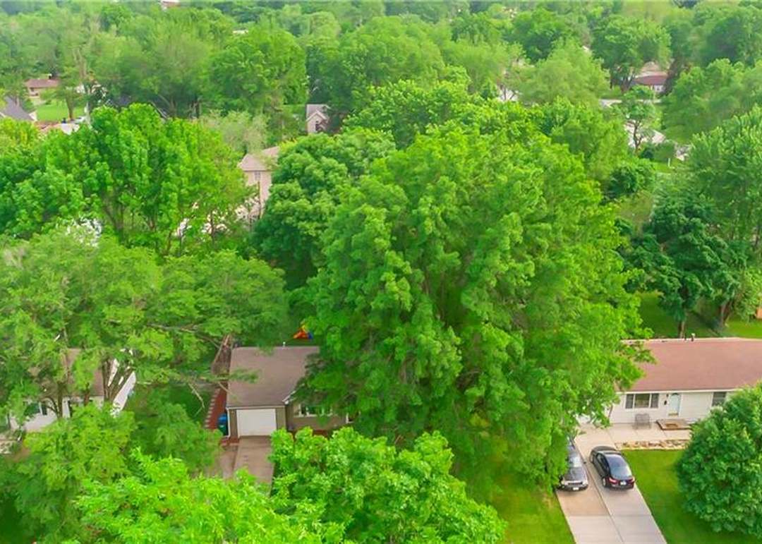 305 NE Orchard Street — photo 9