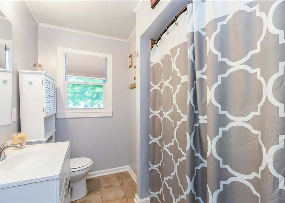 305 NE Orchard Street — photo 15