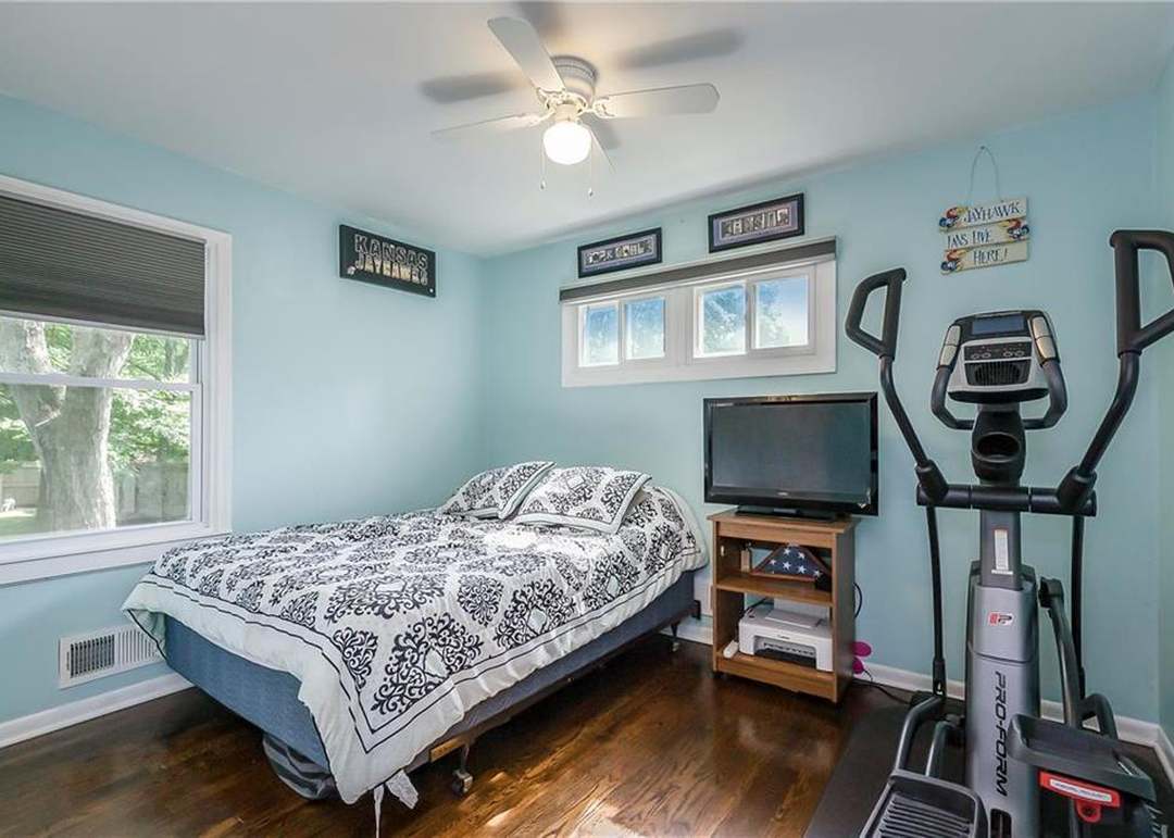 305 NE Orchard Street — photo 18