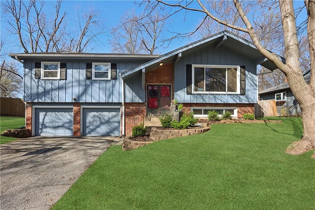 313 S Meadowbrook Lane, Olathe, KS