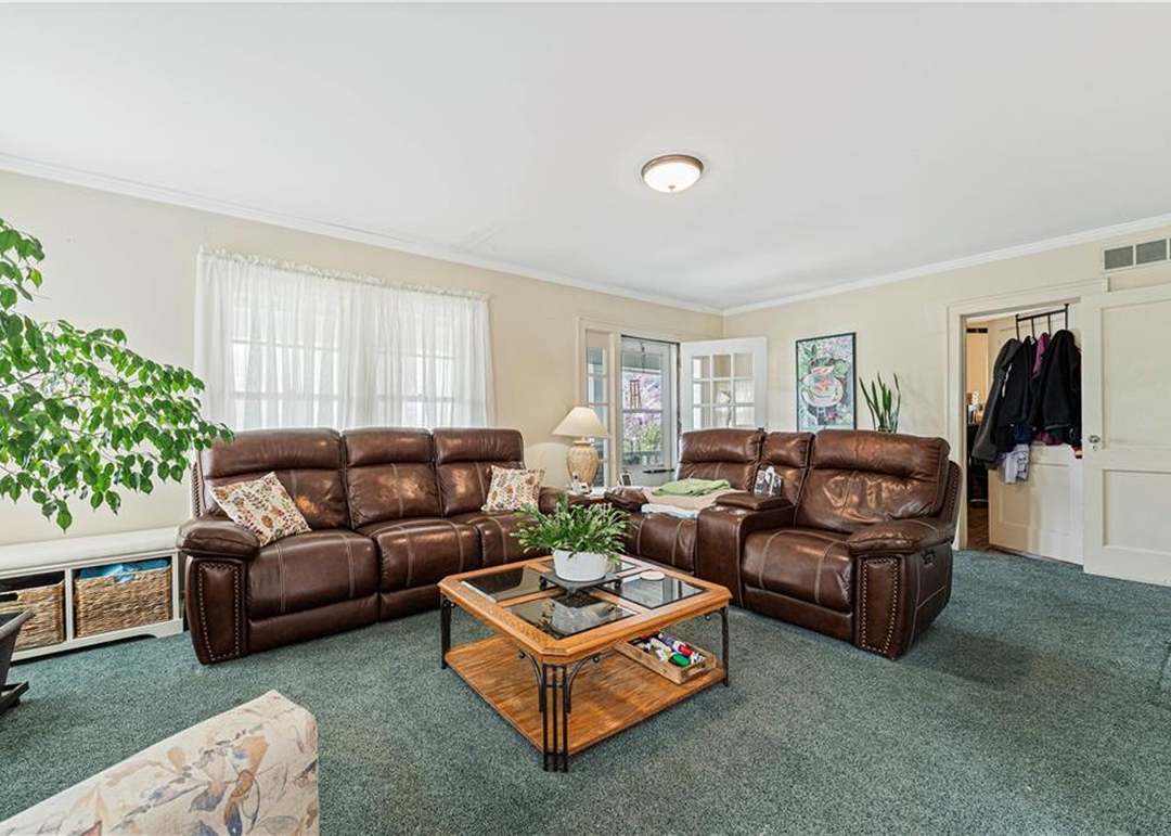 33 S Fairview Avenue — photo 16