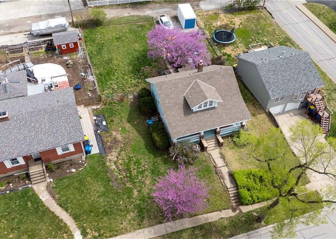 33 S Fairview Avenue — photo 42