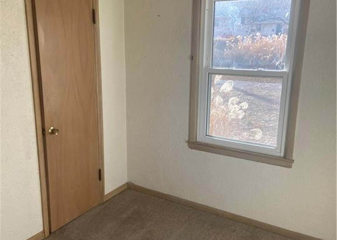 3304 S Hardy Avenue — photo 3