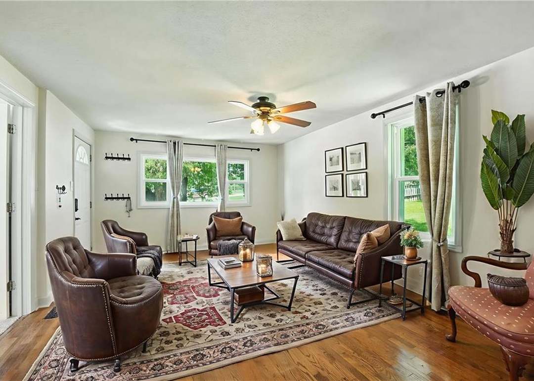 335 N Neconi Avenue — photo 4