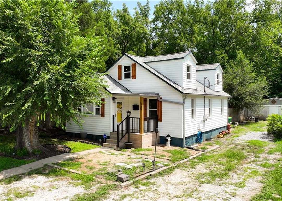 335 N Neconi Avenue — photo 8