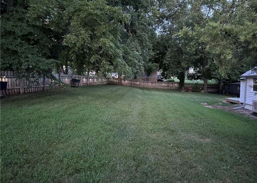335 N Neconi Avenue — photo 14