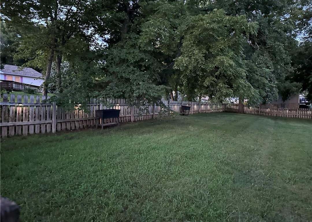 335 N Neconi Avenue — photo 15