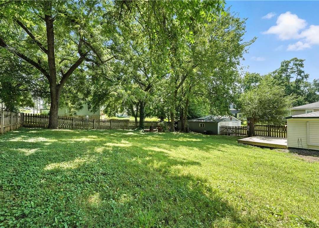 335 N Neconi Avenue — photo 16