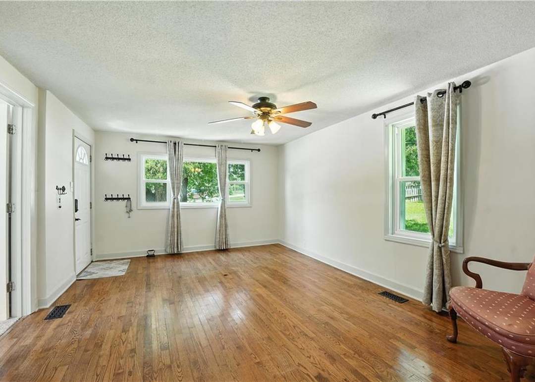 335 N Neconi Avenue — photo 20