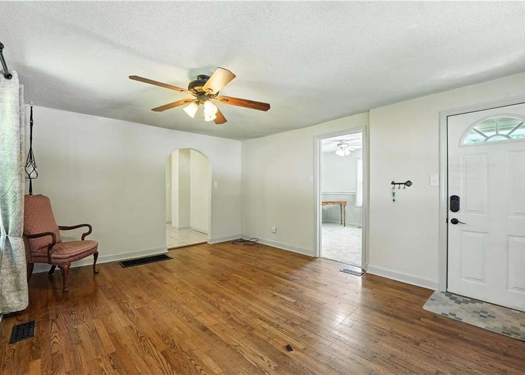 335 N Neconi Avenue — photo 21