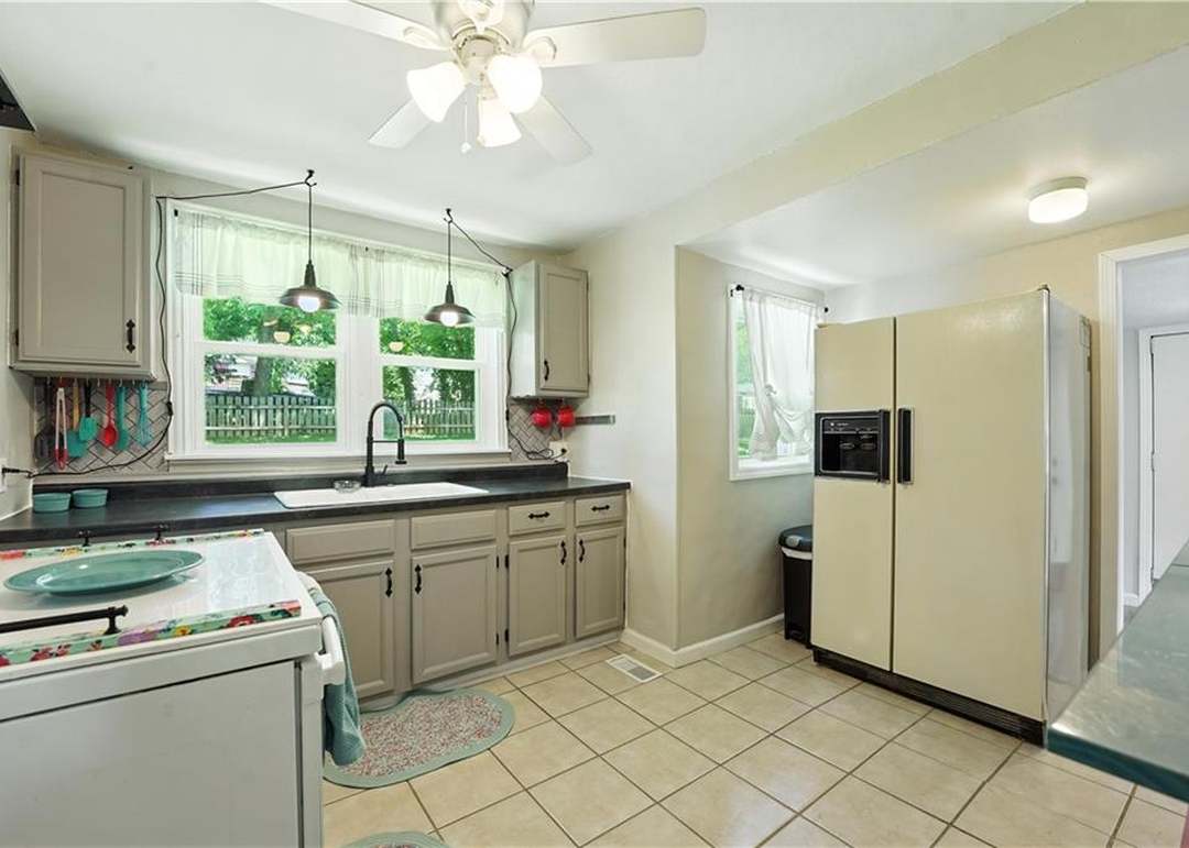 335 N Neconi Avenue — photo 27