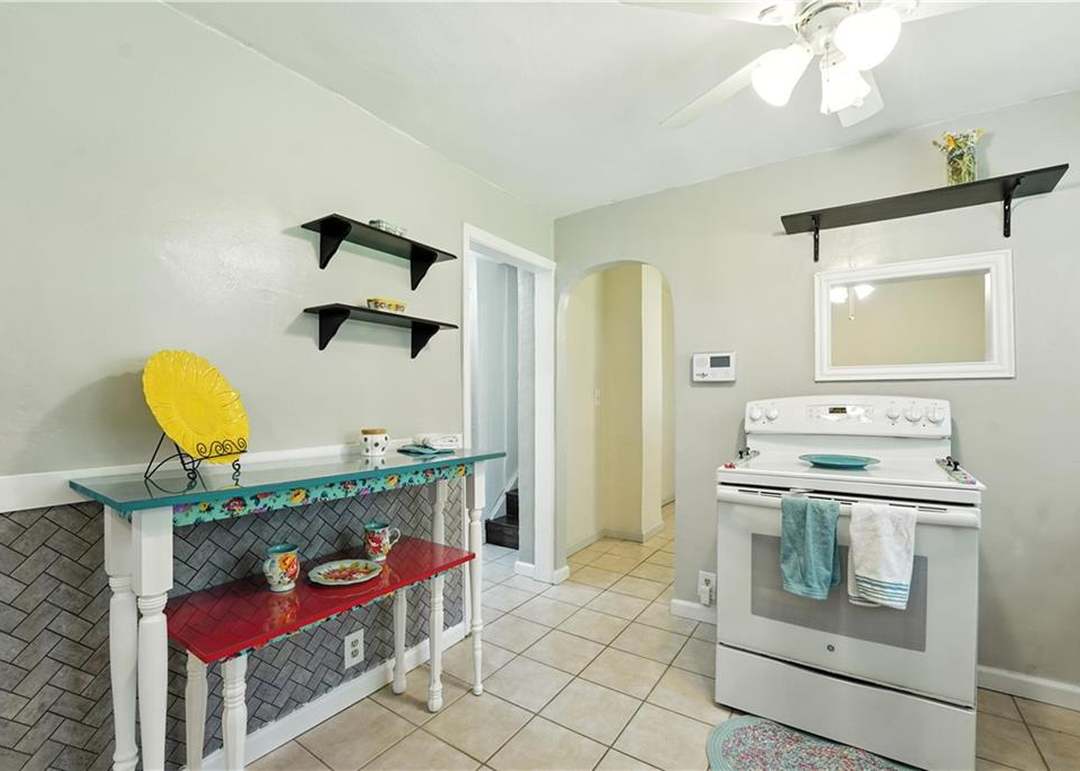 335 N Neconi Avenue — photo 28