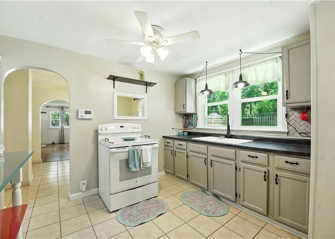 335 N Neconi Avenue — photo 29