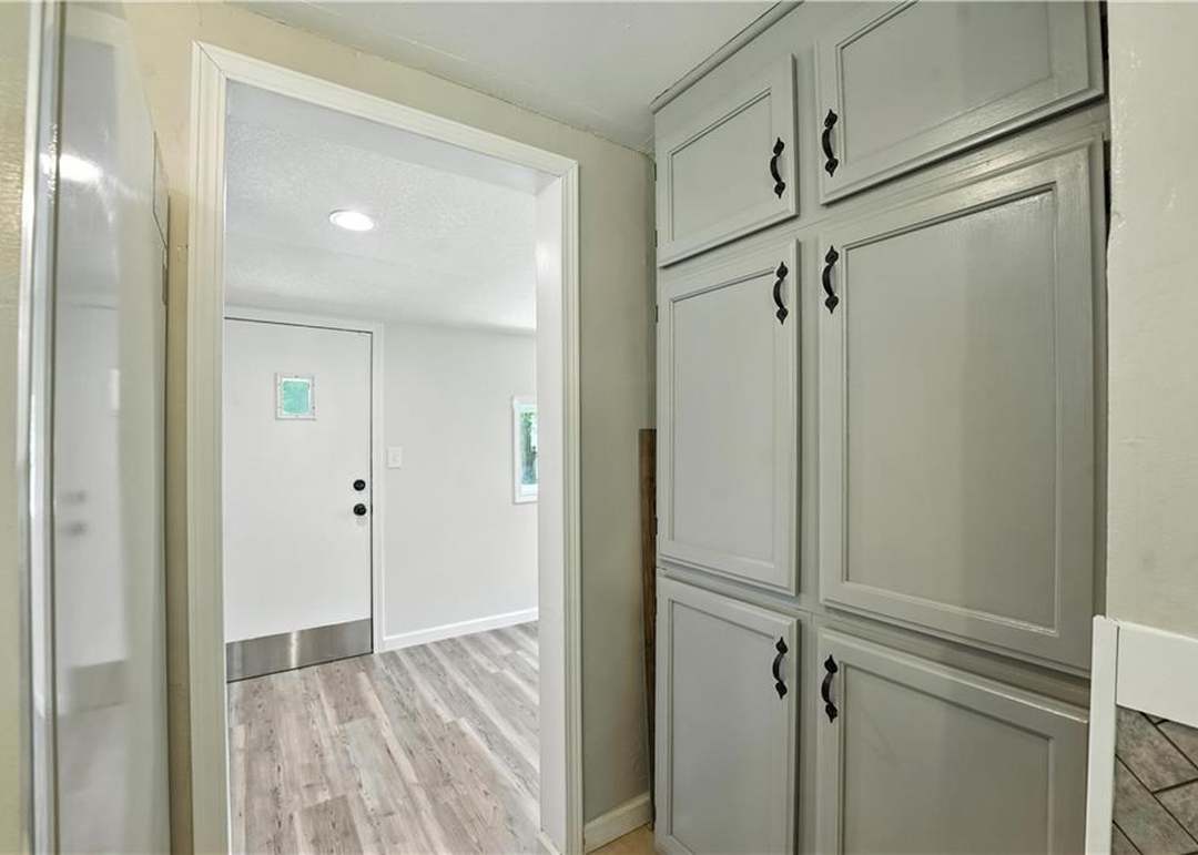 335 N Neconi Avenue — photo 30