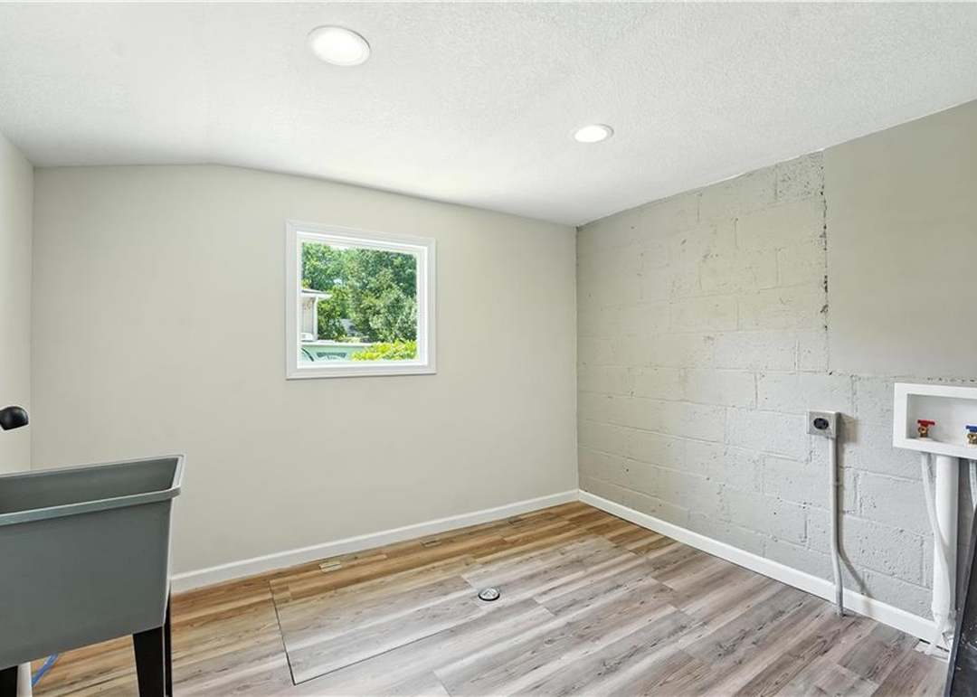 335 N Neconi Avenue — photo 32