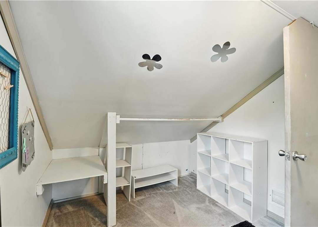 335 N Neconi Avenue — photo 37