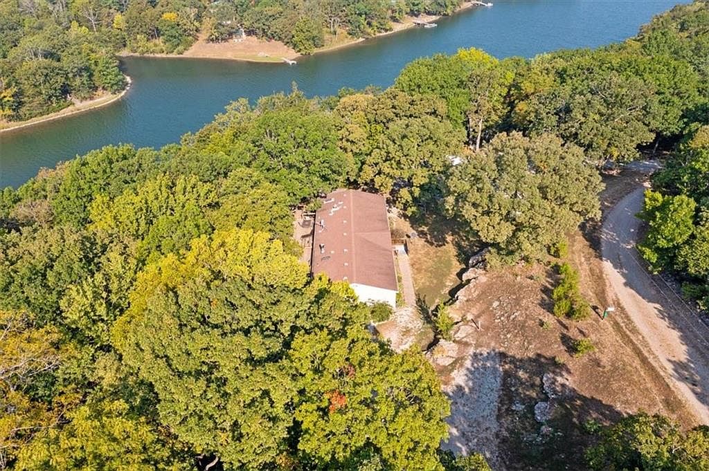 34 Whispering Oaks Drive — photo 8