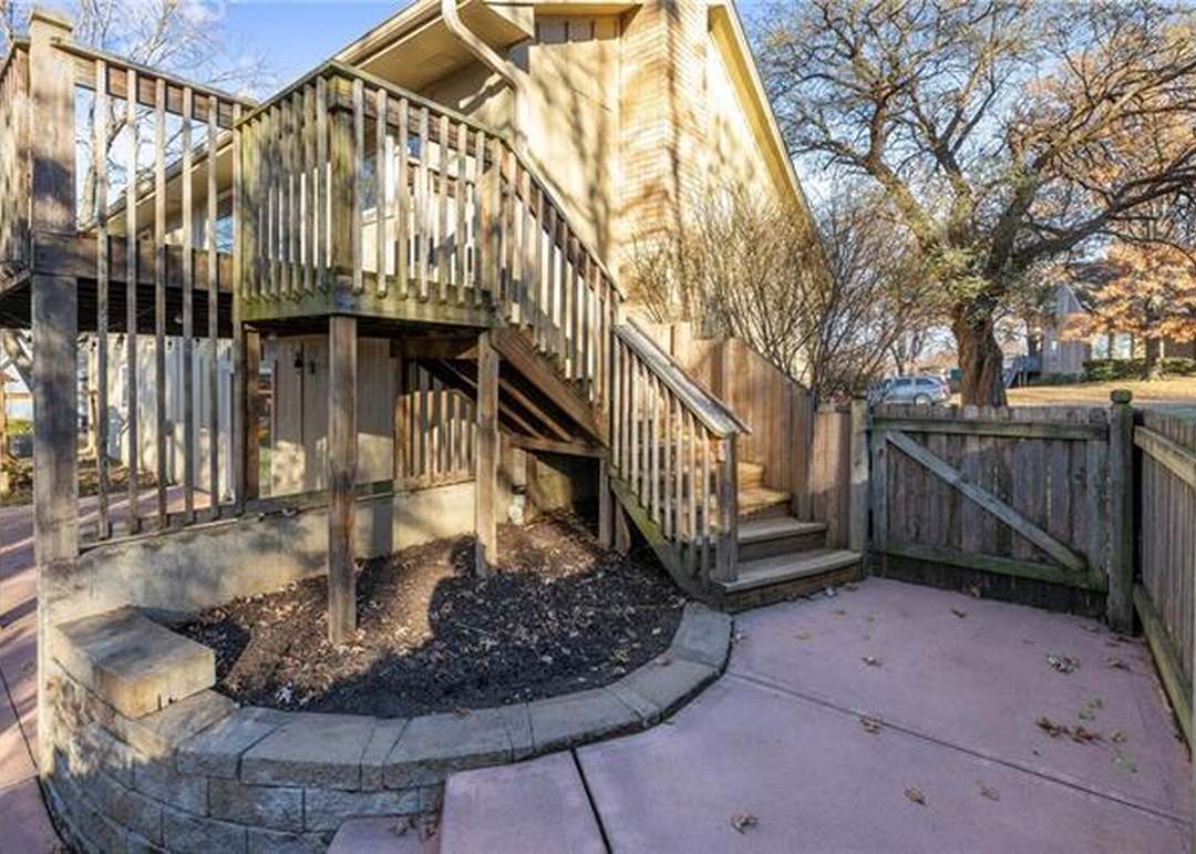 3506 NW BLUE JACKET Drive — photo 42