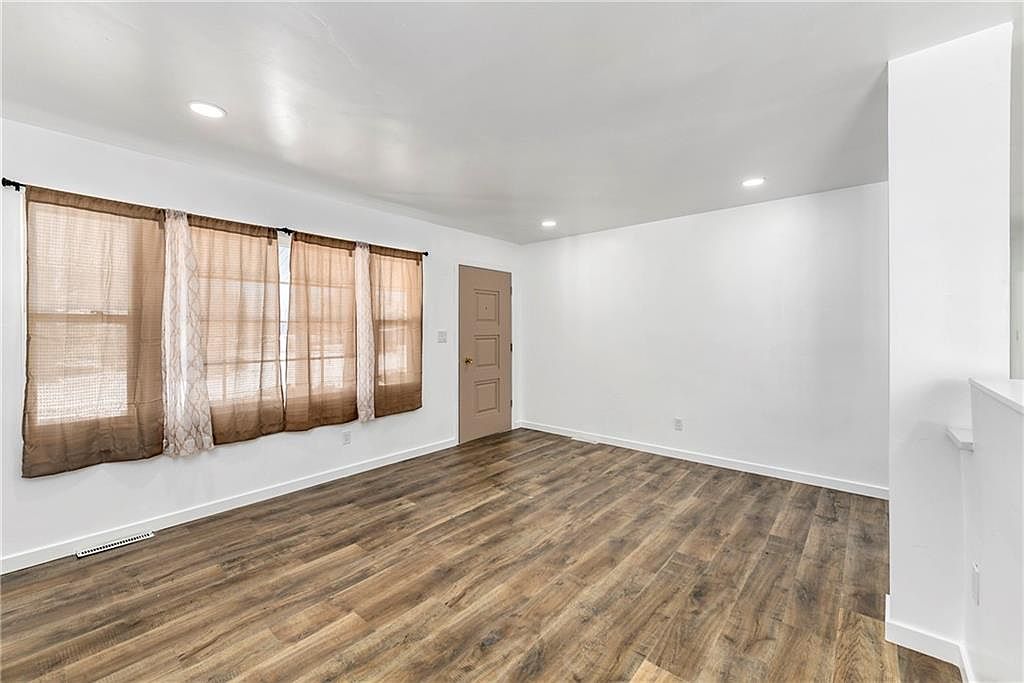 3612 S Park Avenue — photo 6