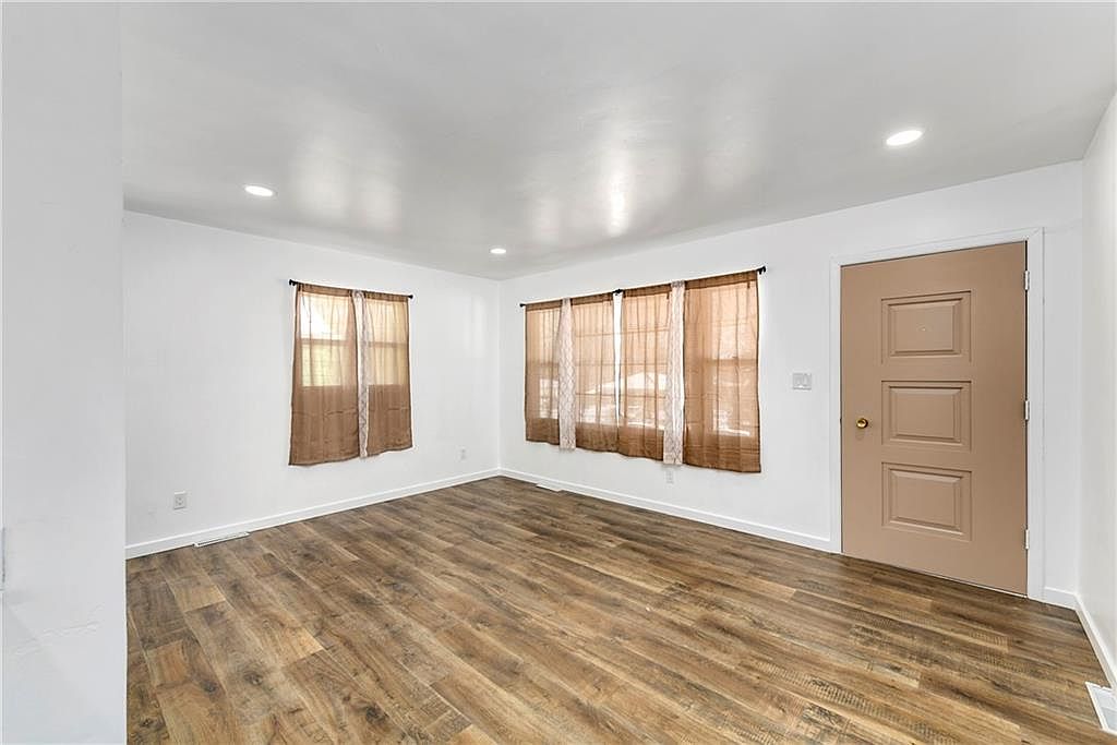 3612 S Park Avenue — photo 8