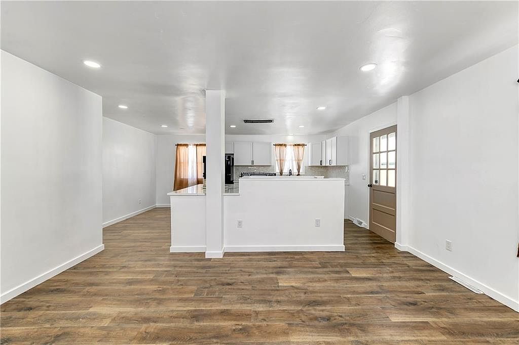3612 S Park Avenue — photo 10