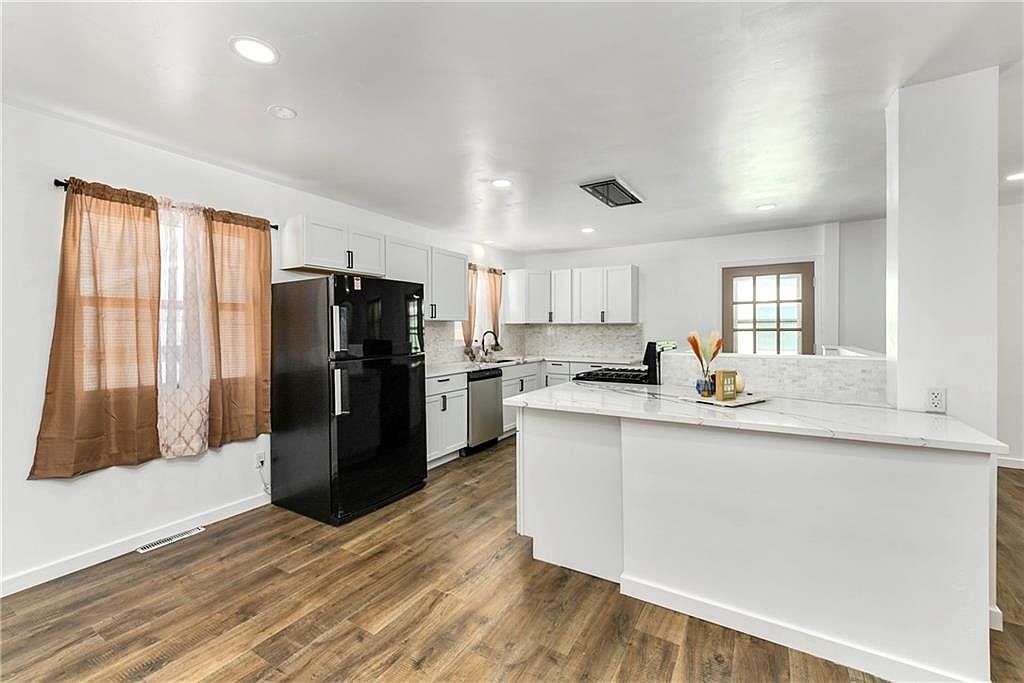 3612 S Park Avenue — photo 11
