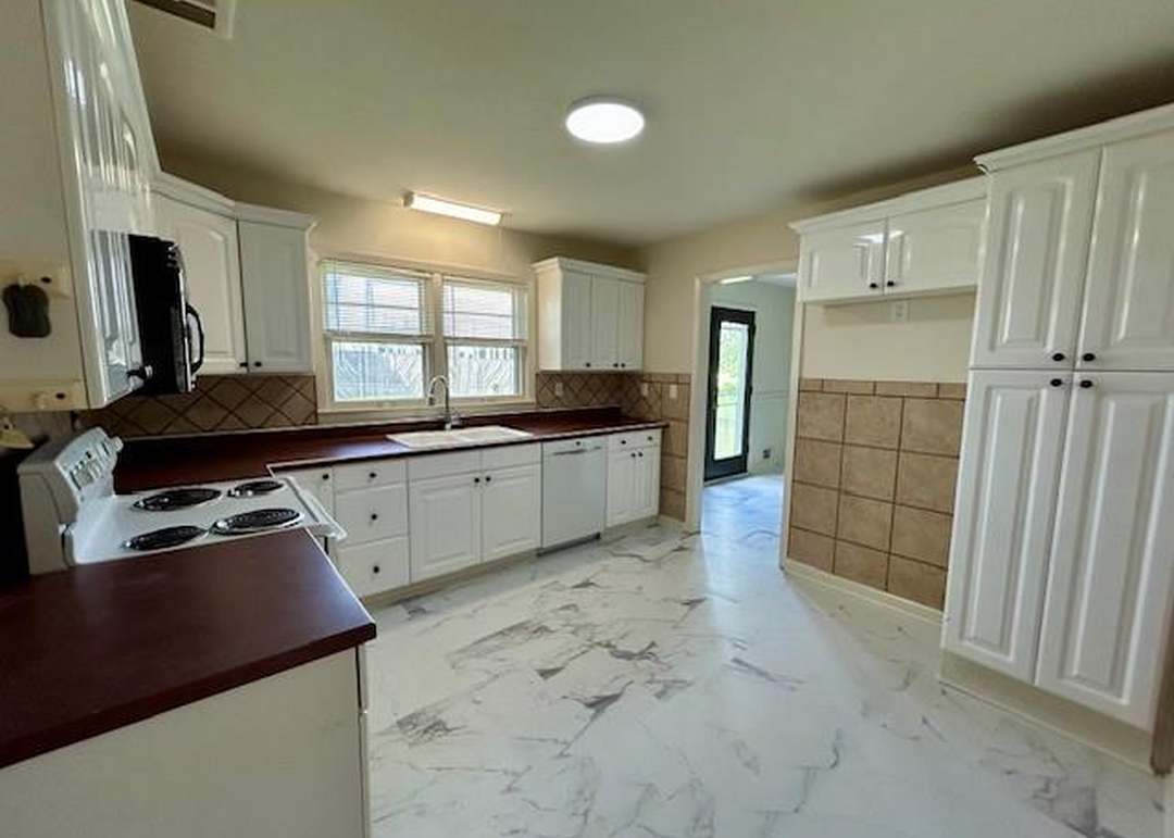 3720 Blue Ridge Boulevard — photo 10