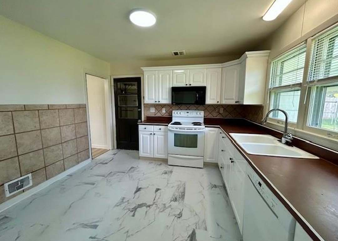 3720 Blue Ridge Boulevard — photo 11