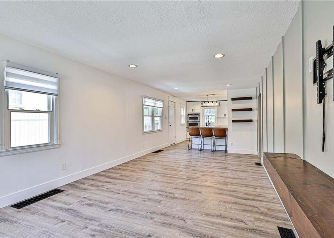 3839 S Minnie Street — photo 6