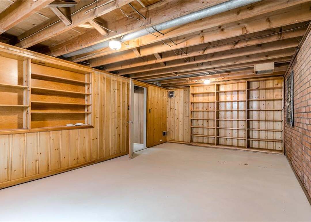 401 E 82nd Street — photo 32