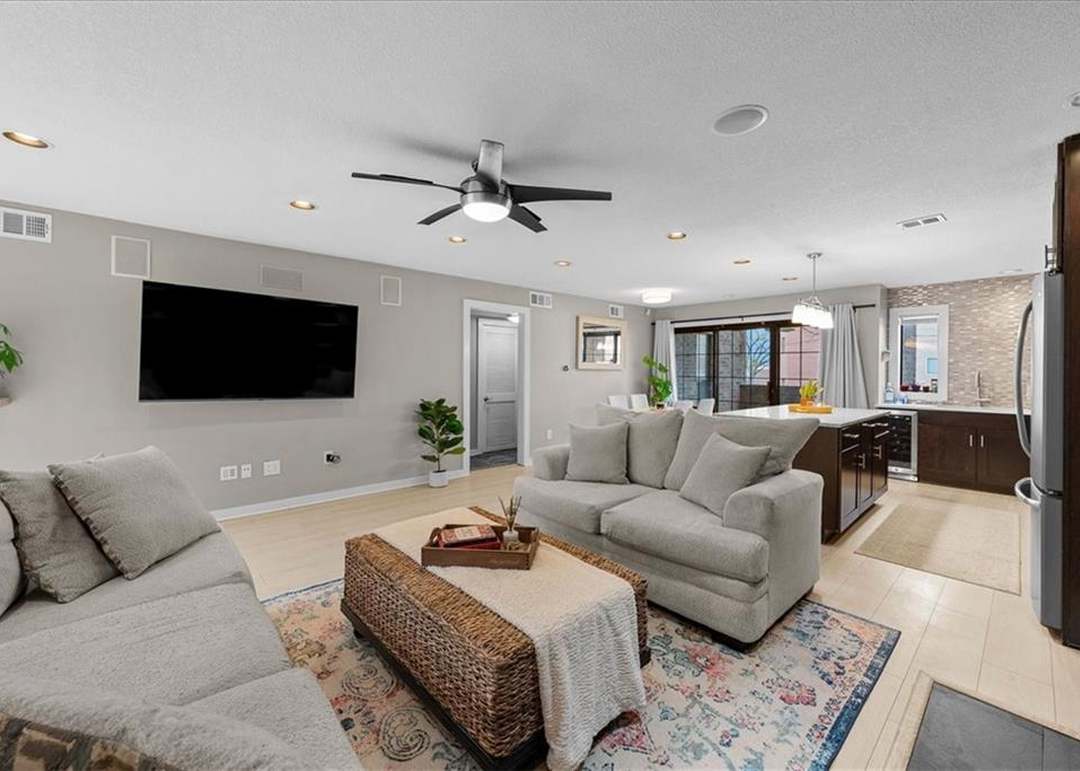 4057 Walnut Street — photo 6