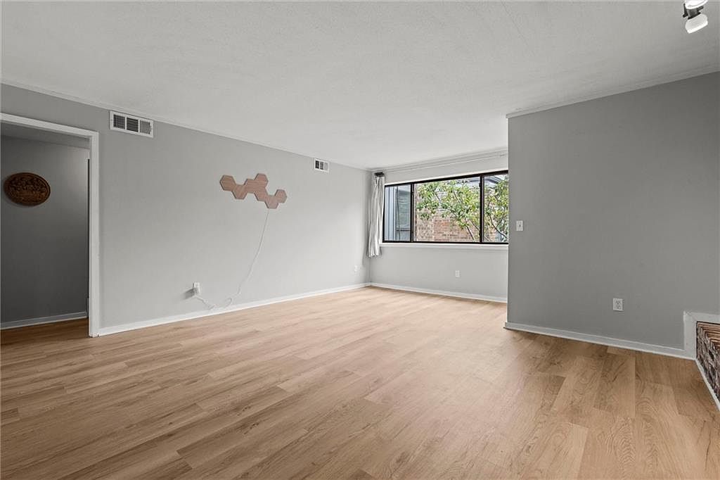 4057 Walnut Street — photo 5