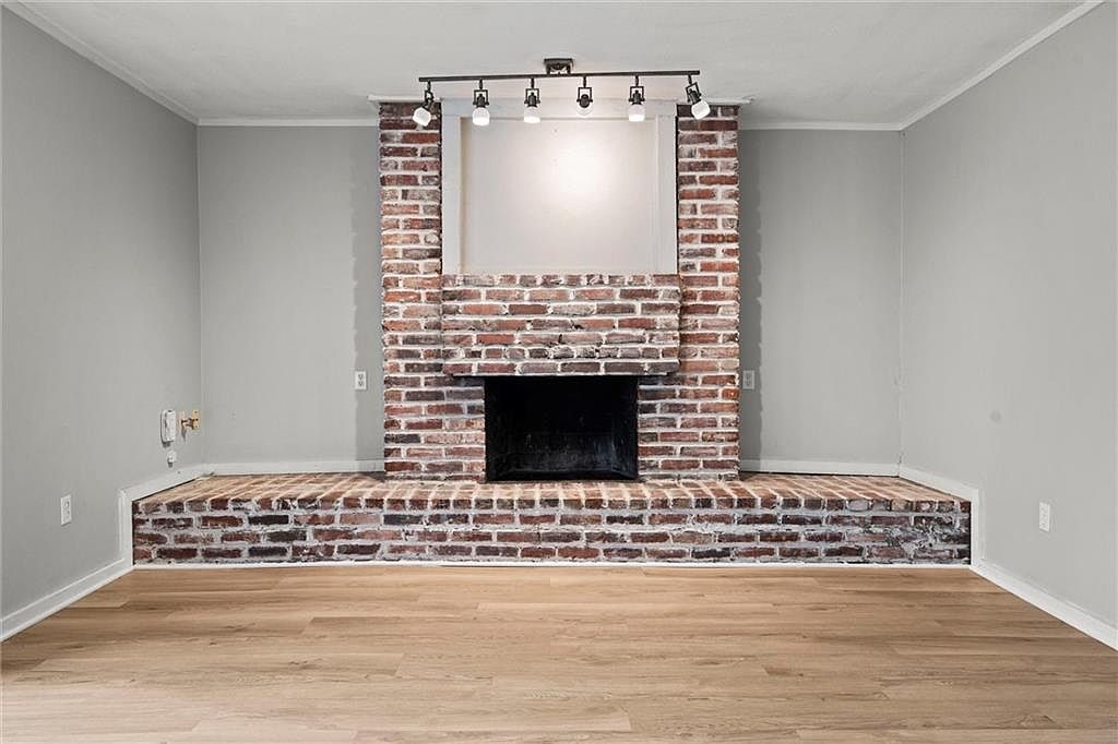 4057 Walnut Street — photo 6