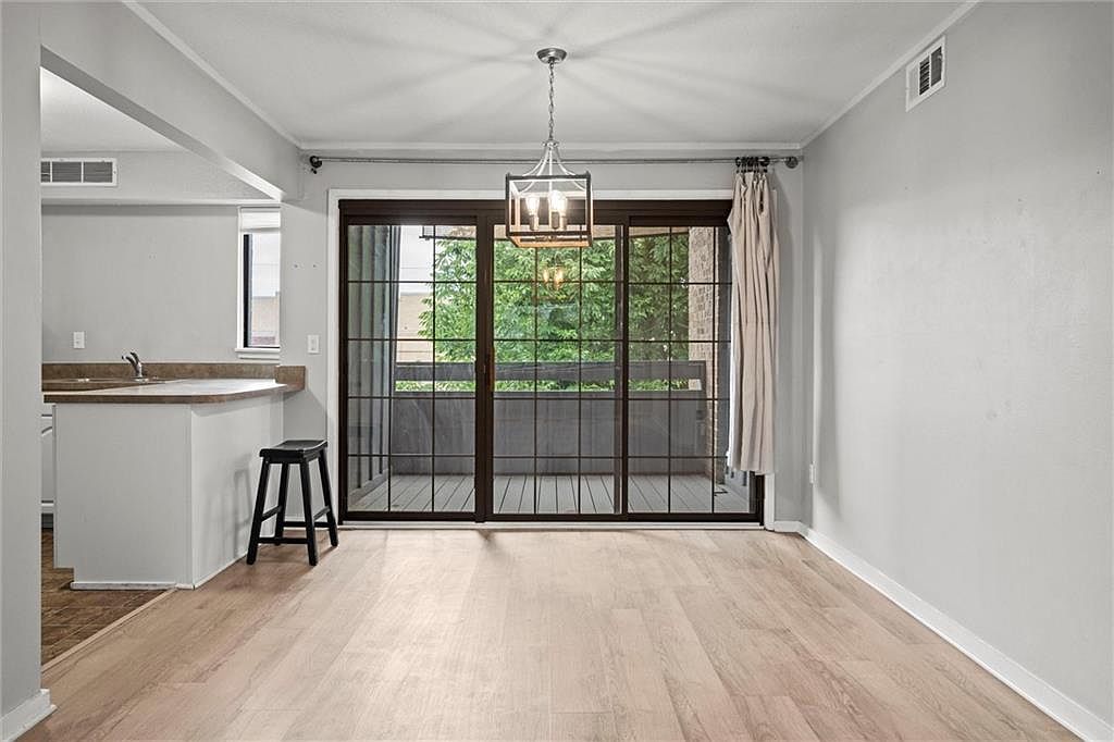 4057 Walnut Street — photo 7