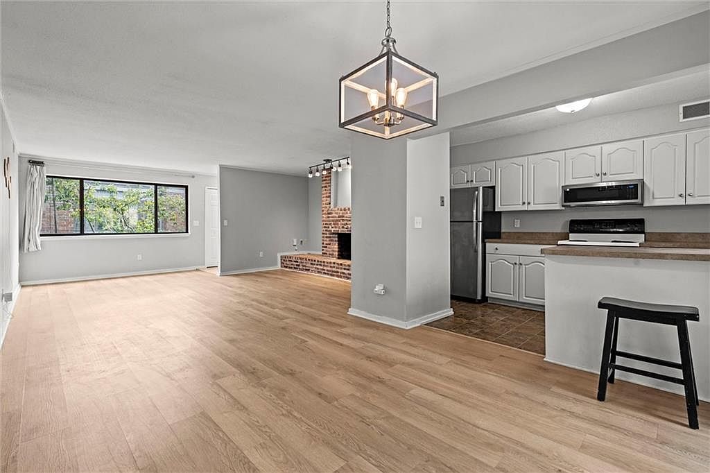 4057 Walnut Street — photo 10