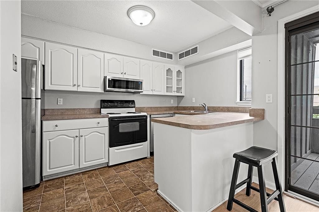 4057 Walnut Street — photo 12