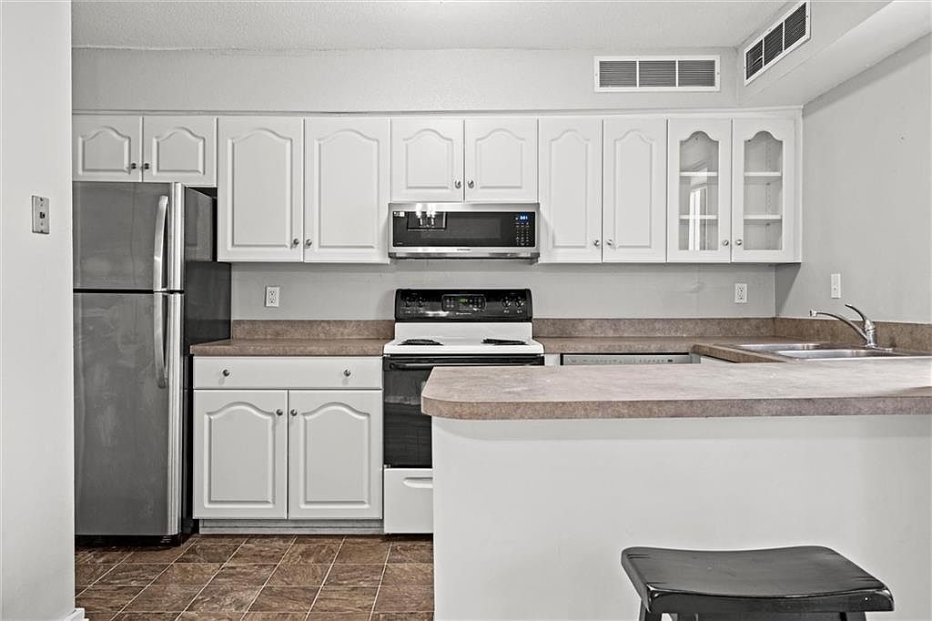 4057 Walnut Street — photo 13
